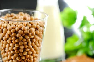 Glāze ar sausām sojas pupiņām – dabisks sojas izoflavonu avots.